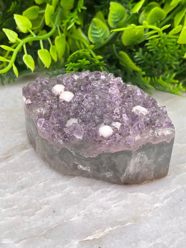 Amethist met Calciet balletjes ellips by KEY LIME STORE