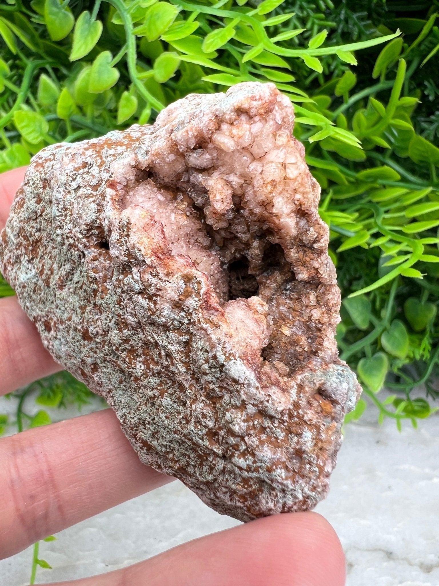 Rosa Amethyst-Cluster (7 cm) von KEY LIME STORE