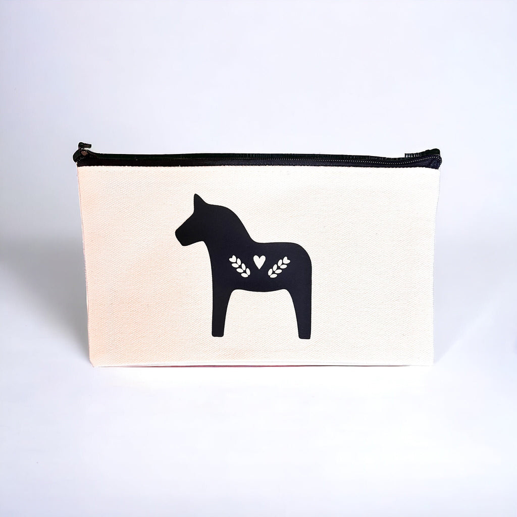 Kosmetiktasche „Swedish Horse“ von KEY LIME STORE