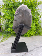 Amethist cluster op standaard - hoge kwaliteit by KEY LIME STORE