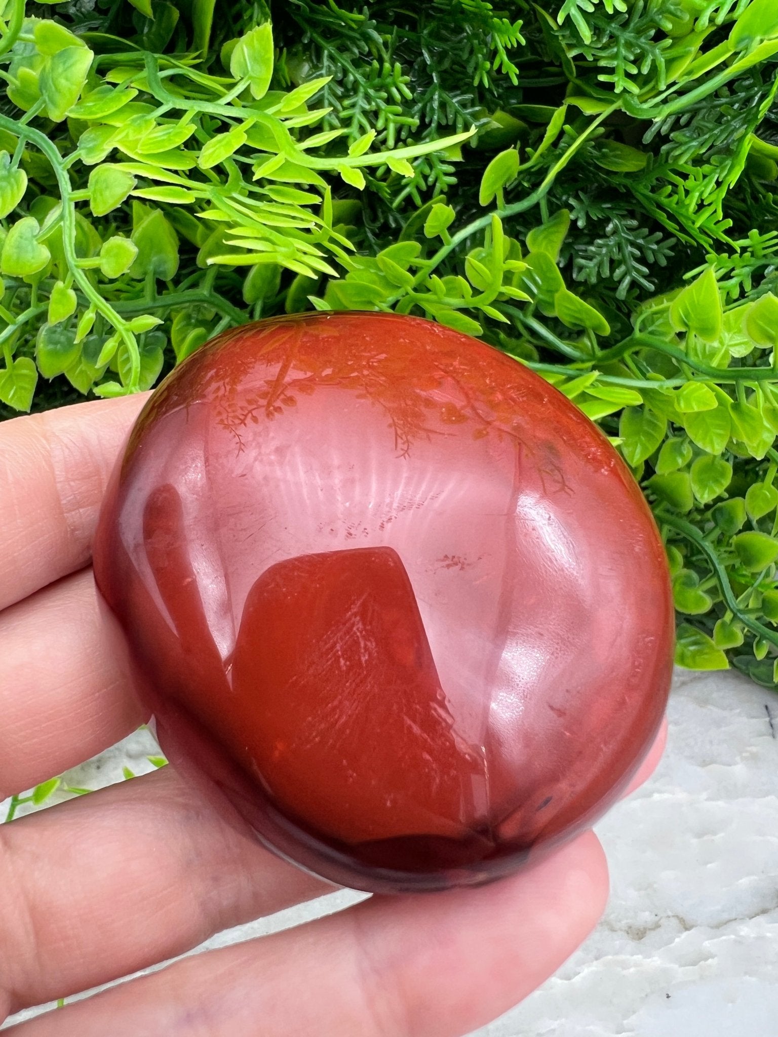 Carnelian tumbled stone (5 cm) by KEY LIME STORE