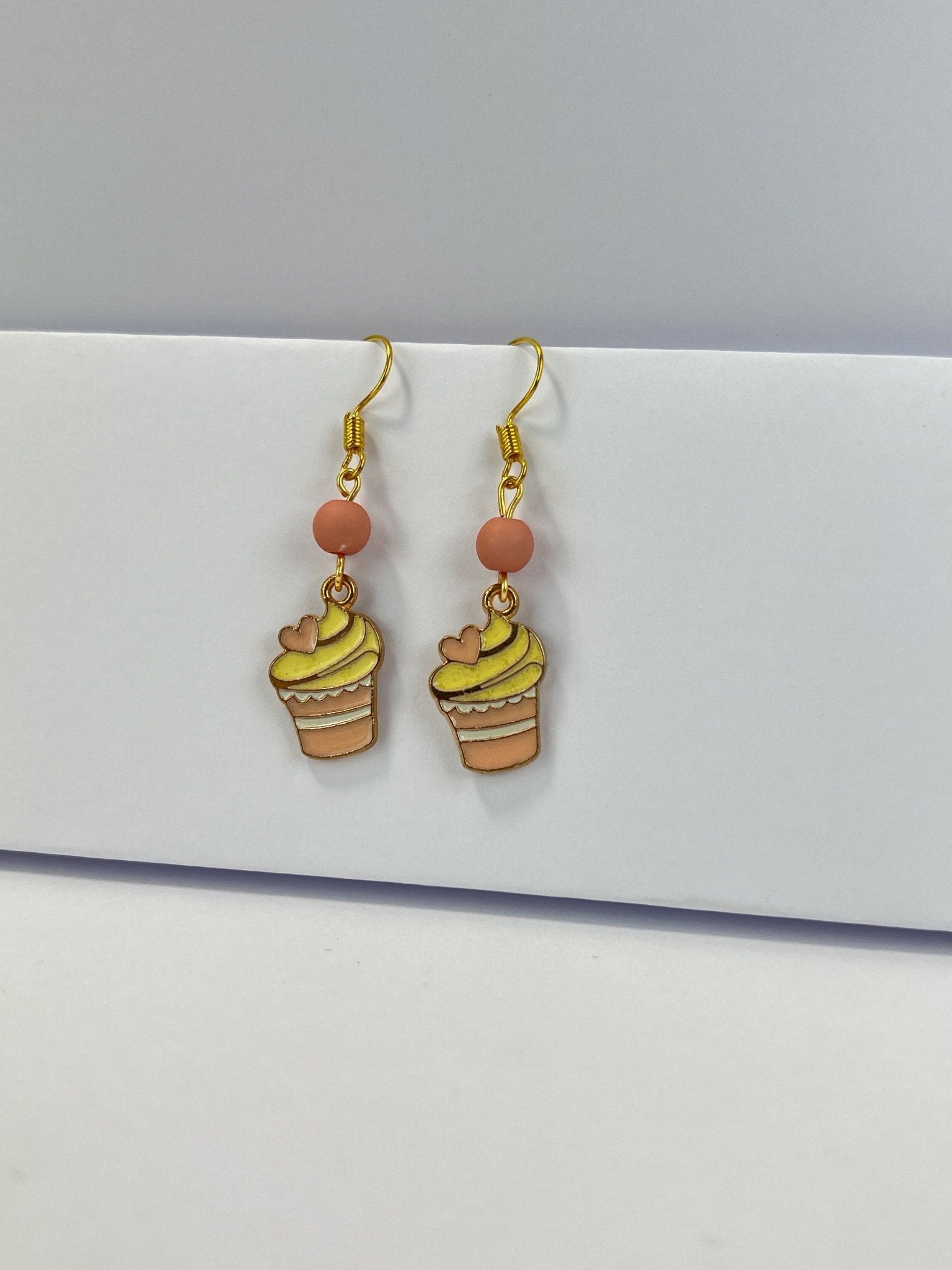 Cupcake-Ohrringe – Länge 4 cm von KEY LIME STORE