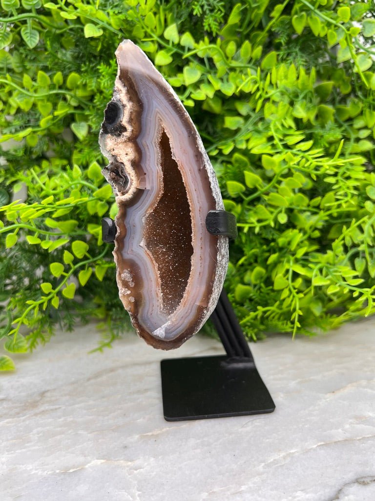 Agaat geode op standaard by KEY LIME STORE