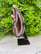 Agaat geode op standaard by KEY LIME STORE