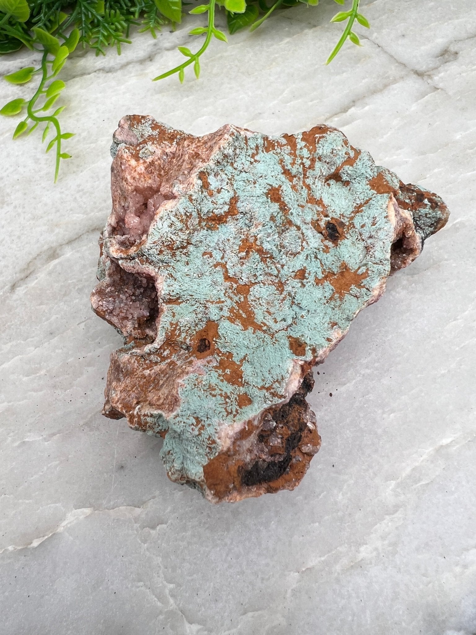 Roze Amethist ruw cluster (9 cm) by KEY LIME STORE