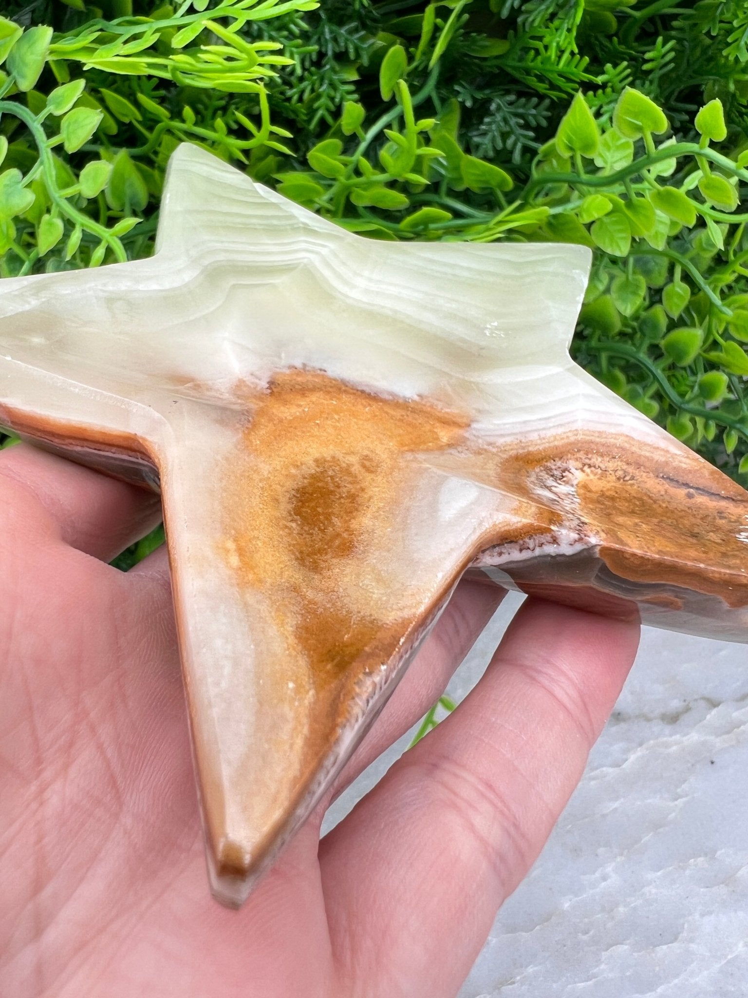 Schmuckschale in Sternform aus „Groene Band Onyx“ (11 cm) von KEY LIME STORE