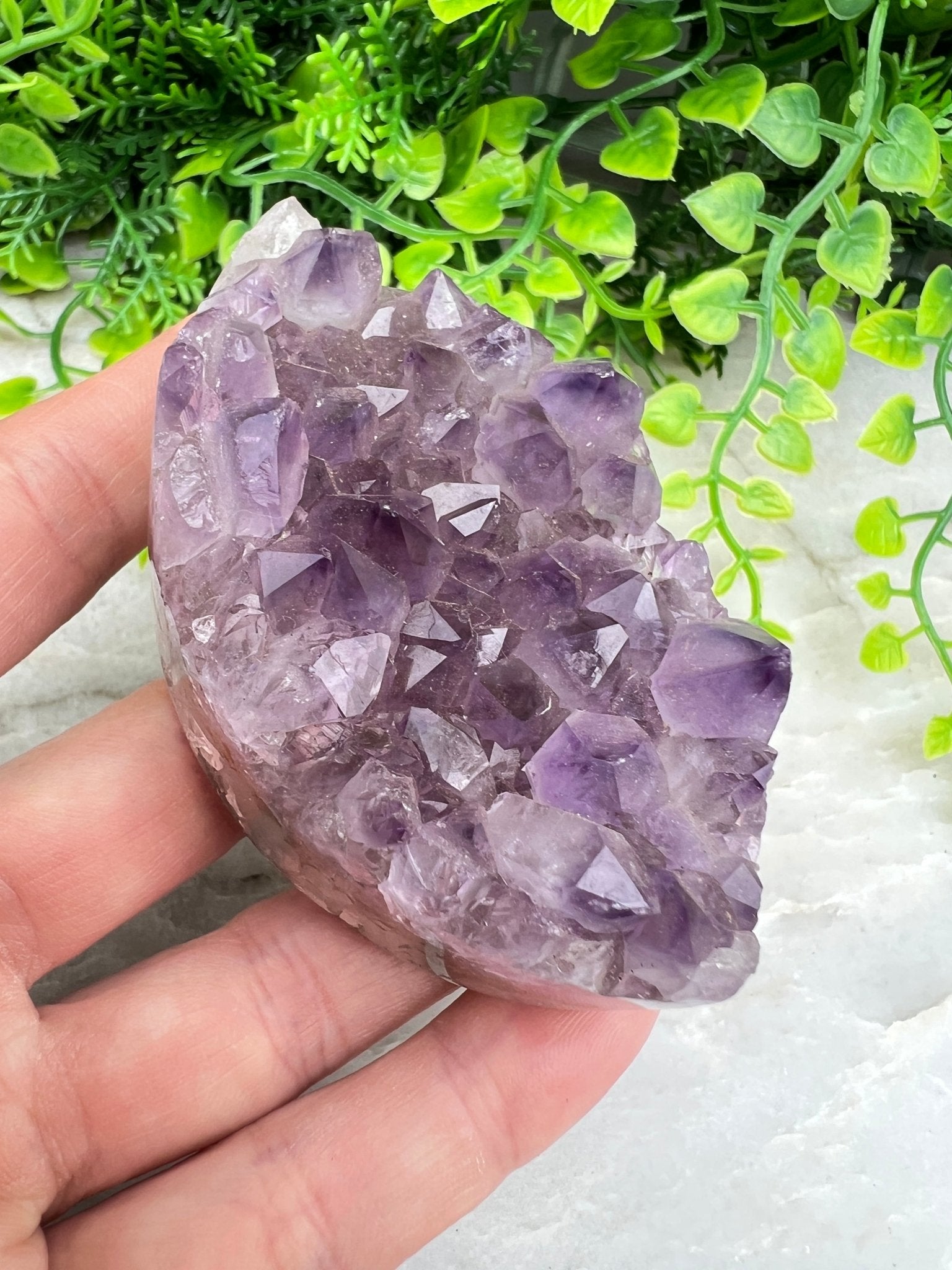Rundum polierter Amethyst in Ellipsenform (6 cm) von KEY LIME STORE