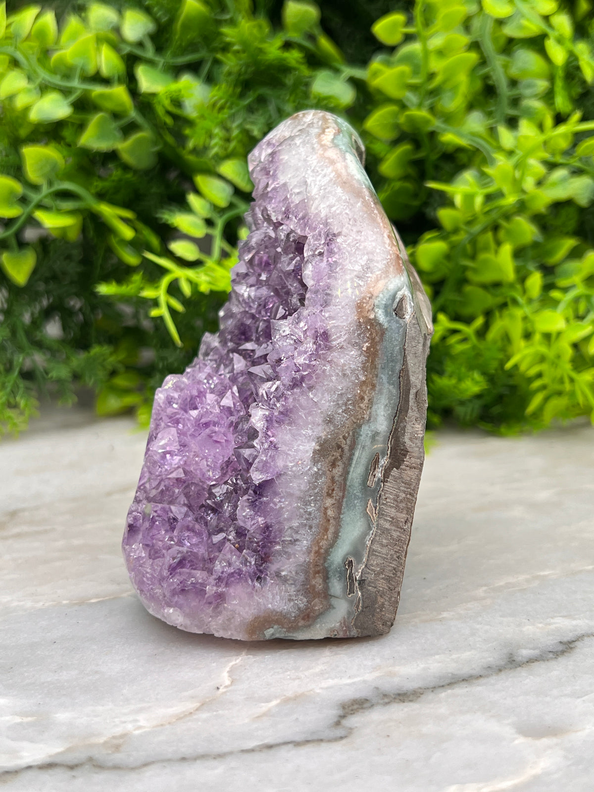 Amethist cluster cut base met gepolijste randen