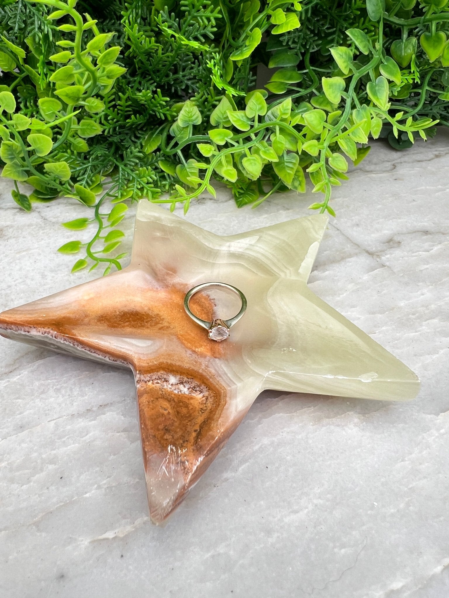 Schmuckschale in Sternform aus „Groene Band Onyx“ (11 cm) von KEY LIME STORE