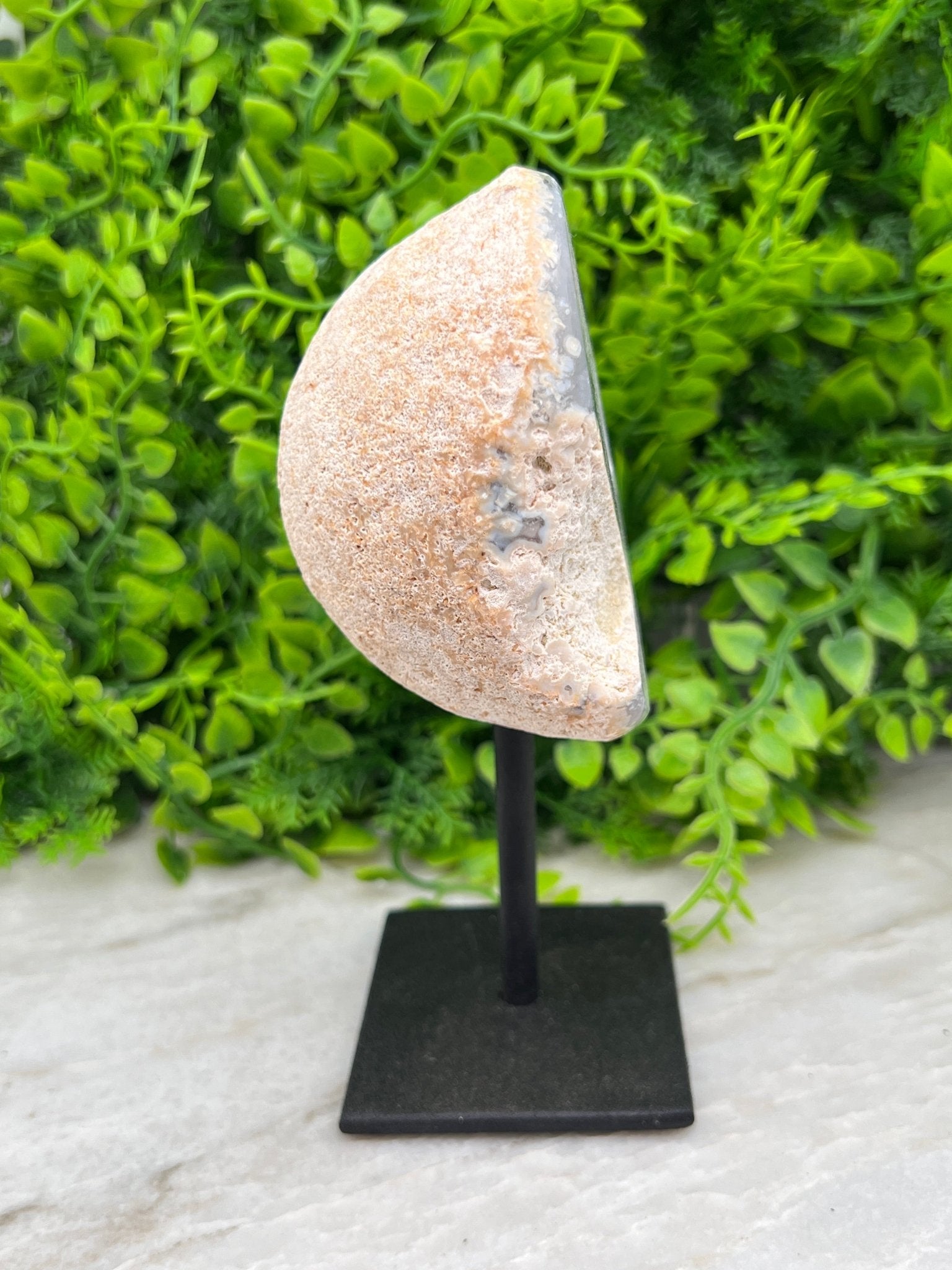 Achat-Geode auf Sockel (13 cm) von KEY LIME STORE