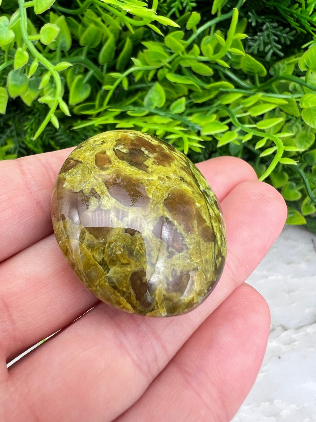 Grüner Opal als Kuschelstein (4 cm) von KEY LIME STORE