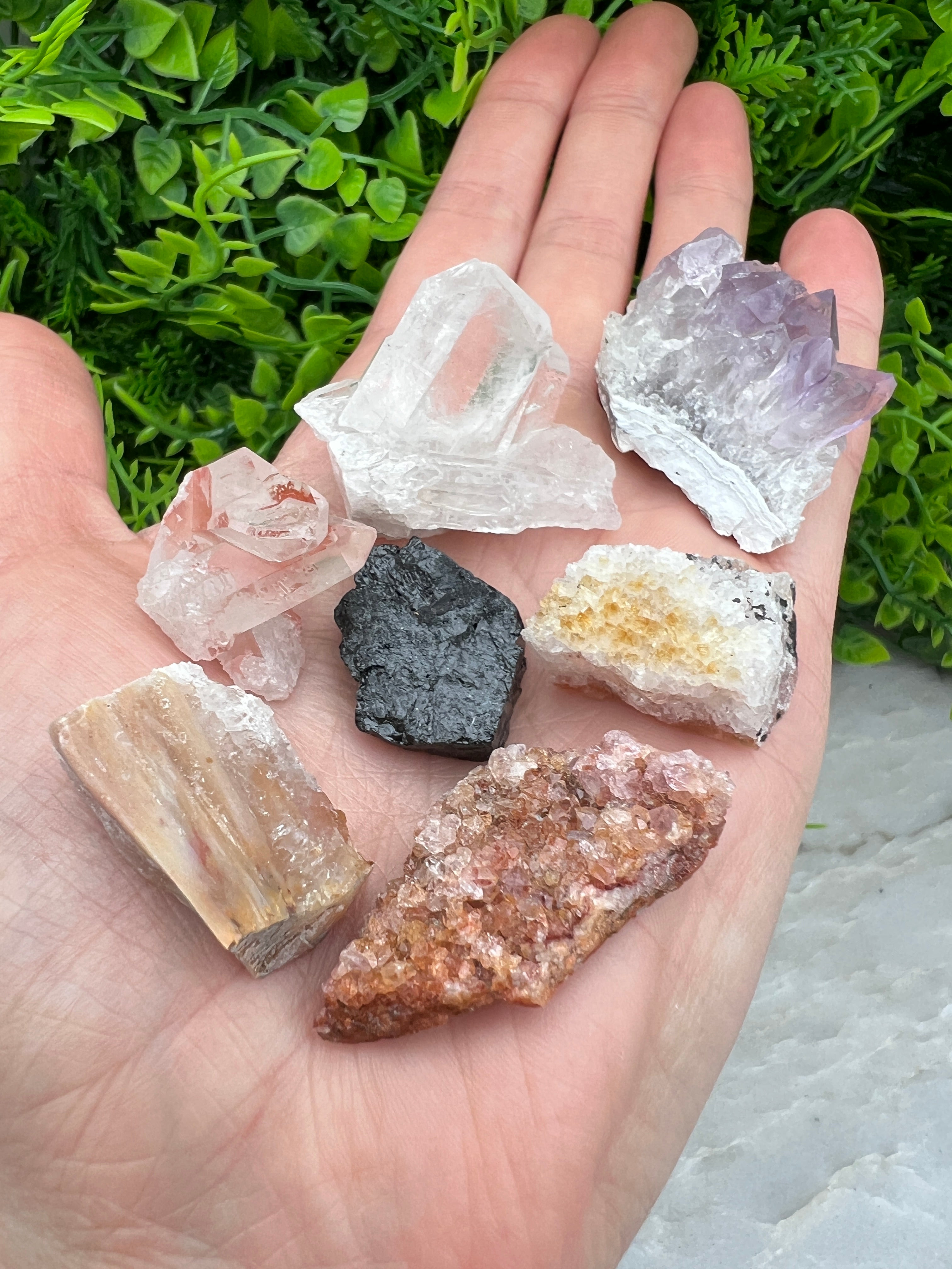 Set ruwe stenen (Amethist, zwarte Toermalijn, Sageniet Agaat, roze Ametist, Hematoïde kwarts, Citrien