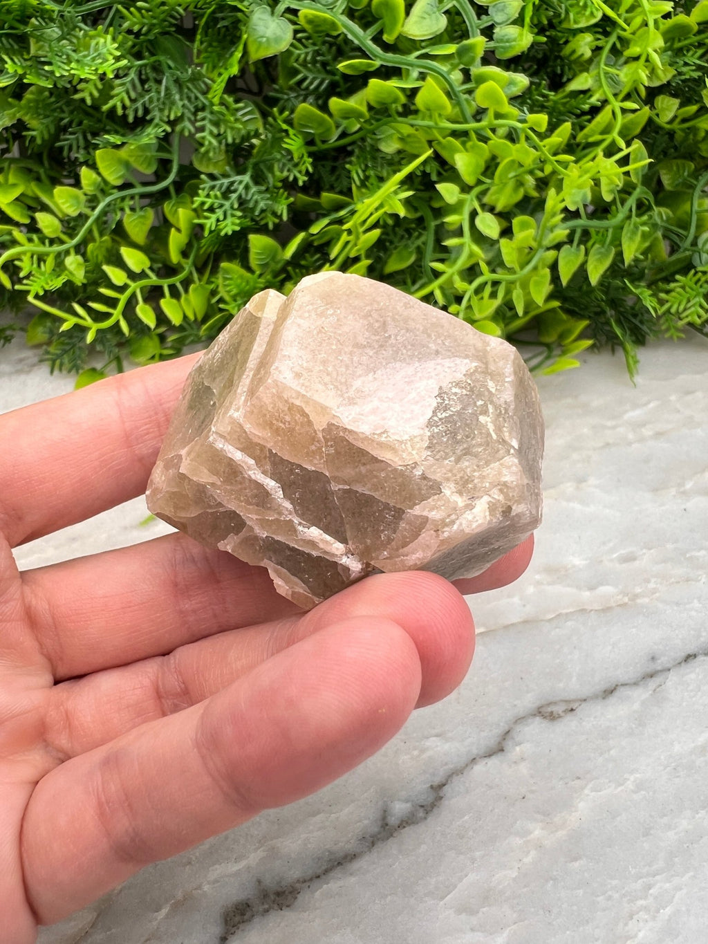 Grossulaar hexagon half ruw half gepolijst by KEY LIME STORE