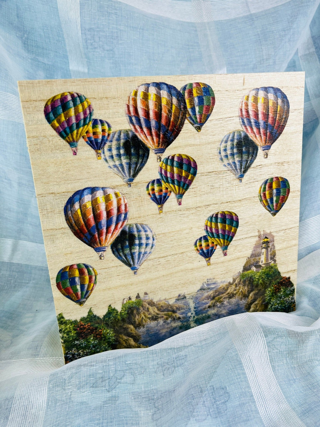 Verspielte Schmuckschatulle aus Holz mit Heißluftballons – handgefertigte Landschaft von KEY LIME STORE