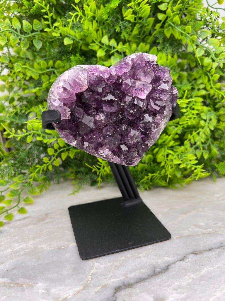 Amethist hart op standaard by KEY LIME STORE