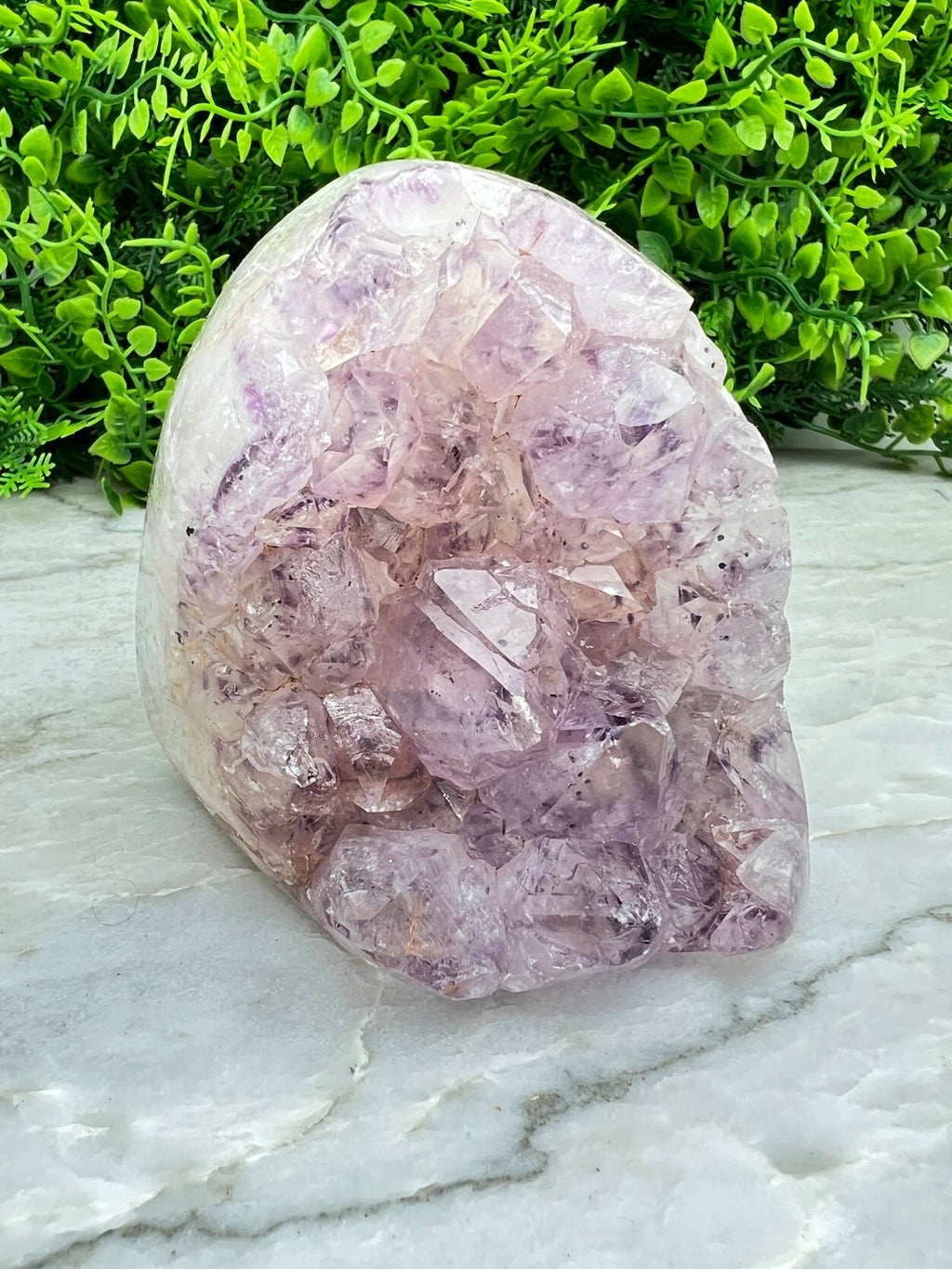 Amethyst mit Bergkristall, Cluster-Schliff an der Basis (1,024 kg) von KEY LIME STORE