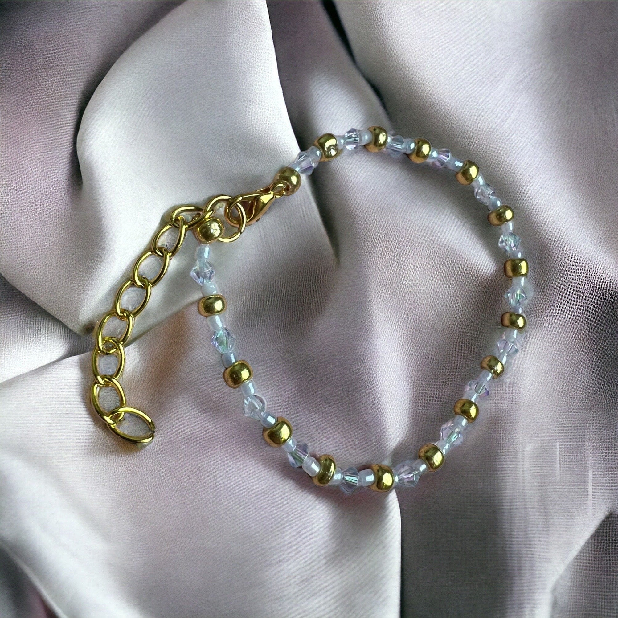 Eisblaues Goldarmband