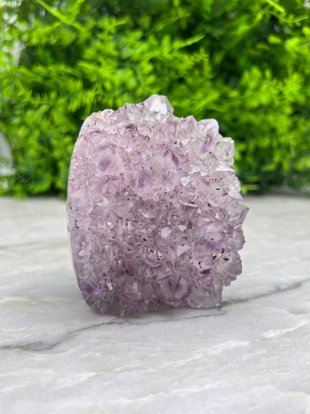 Amethyst mit Achat-Sockel (9 cm) von KEY LIME STORE
