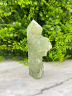 Prehniet toren half ruw half gepolijst by KEY LIME STORE