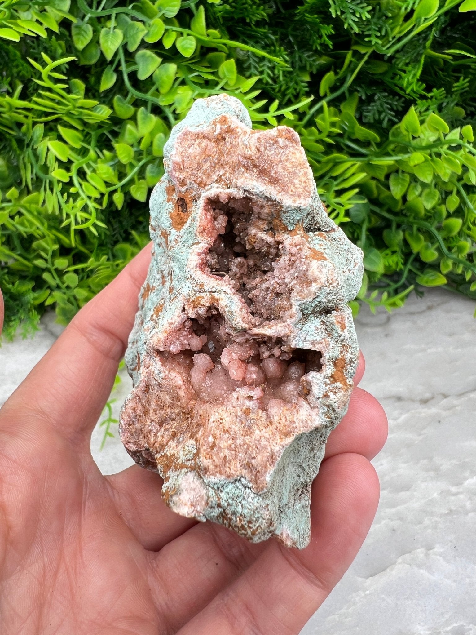 Roze Amethist ruw cluster (9 cm) by KEY LIME STORE