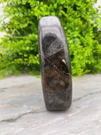 Labradoriet sculptuur by KEY LIME STORE