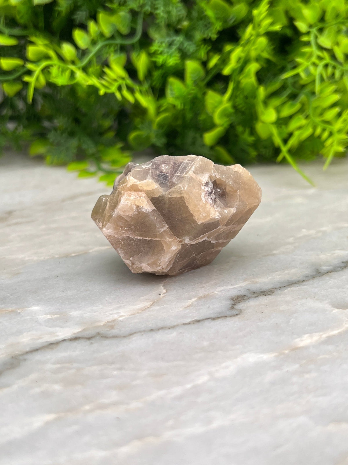 Grossulaar hexagon half ruw half gepolijst by KEY LIME STORE