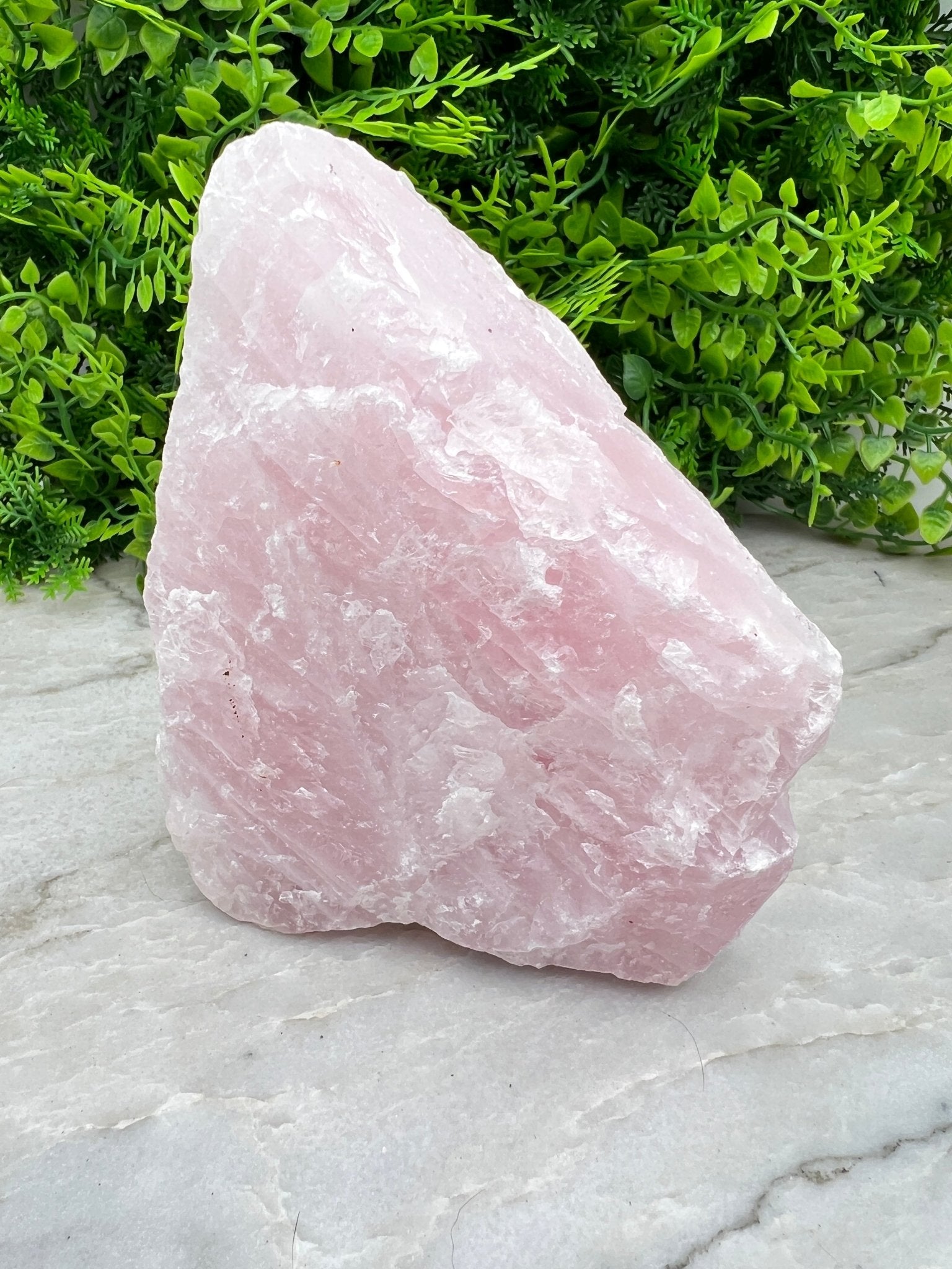Rozenkwarts ruw cut base (1.245 kg) by KEY LIME STORE