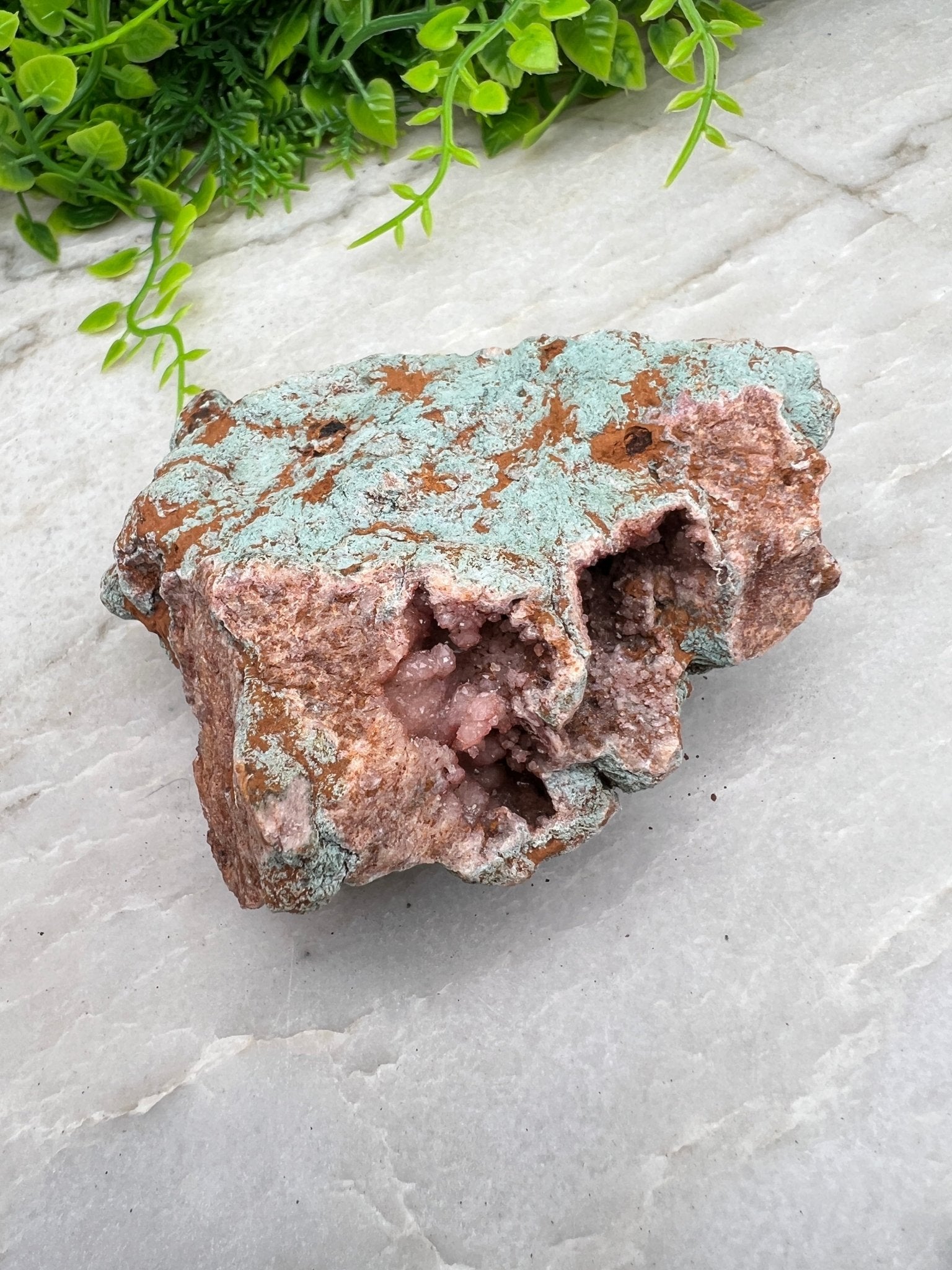 Roze Amethist ruw cluster (9 cm) by KEY LIME STORE