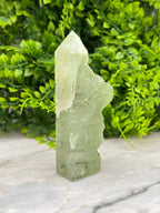 Prehniet toren half ruw half gepolijst by KEY LIME STORE