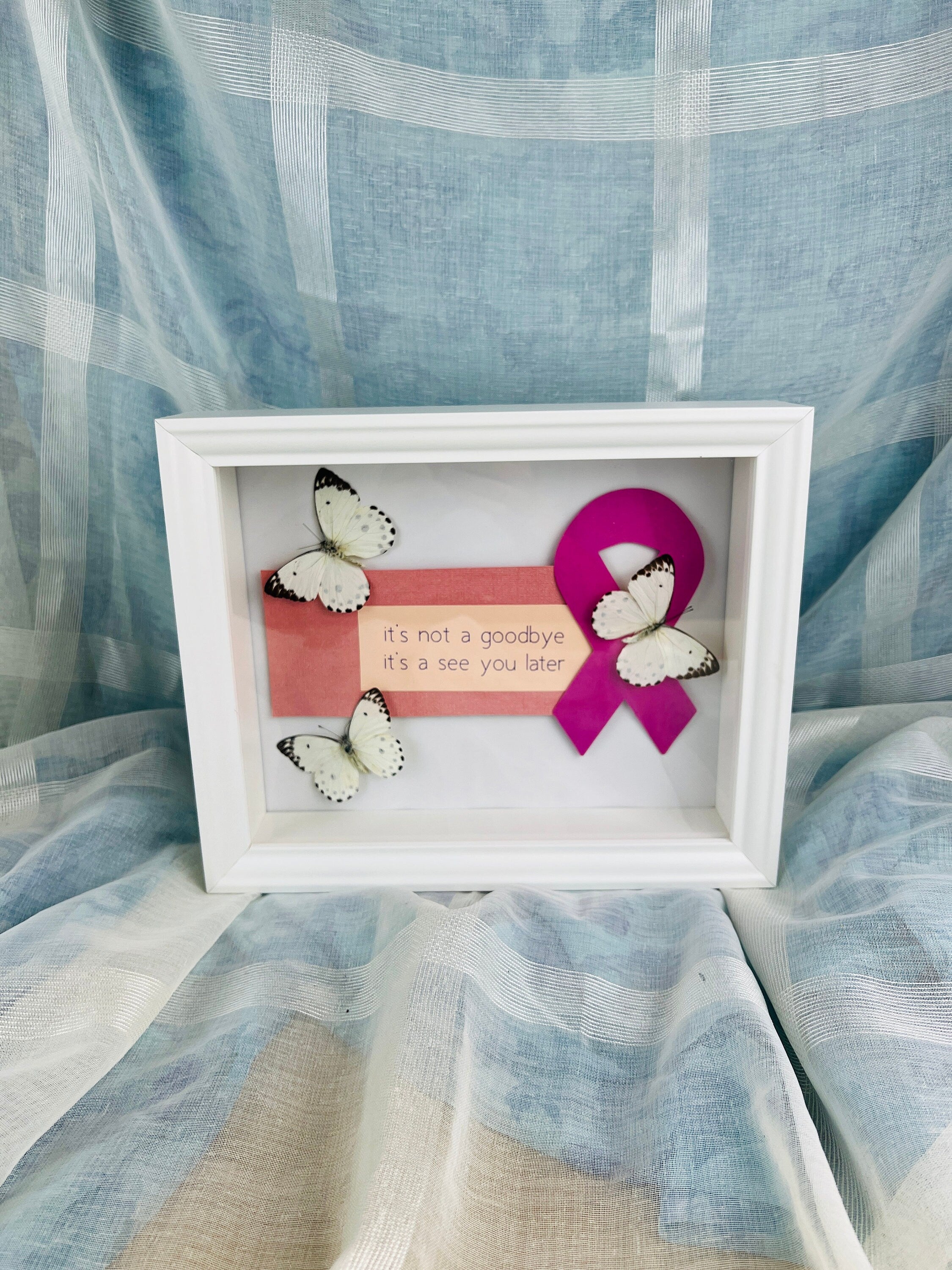 Belenois Calypso in lijst - memorial pice met pink ribbon