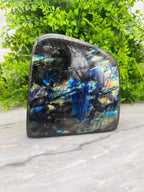 Labradoriet sculptuur by KEY LIME STORE