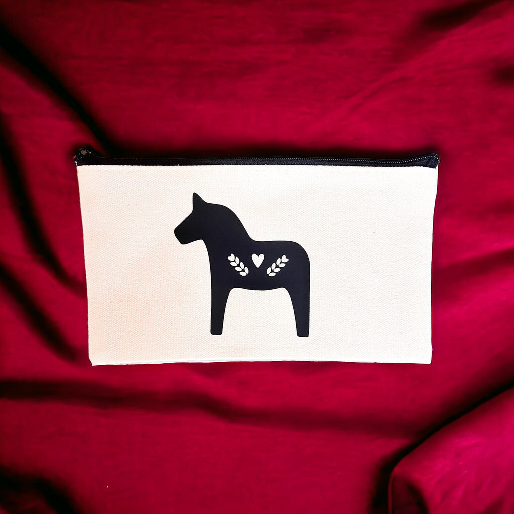 Kosmetiktasche „Swedish Horse“ von KEY LIME STORE