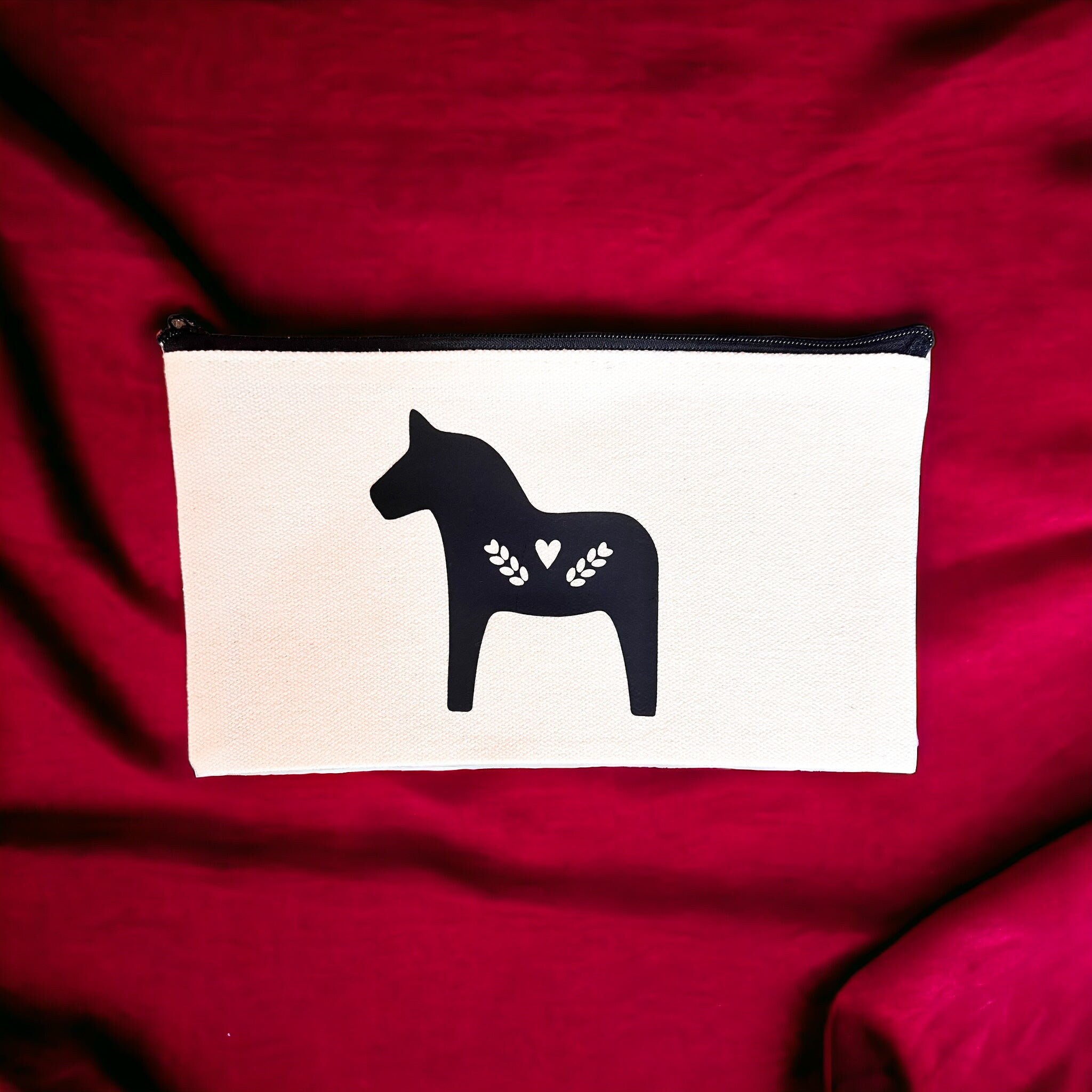Kosmetiktasche „Swedish Horse“ von KEY LIME STORE