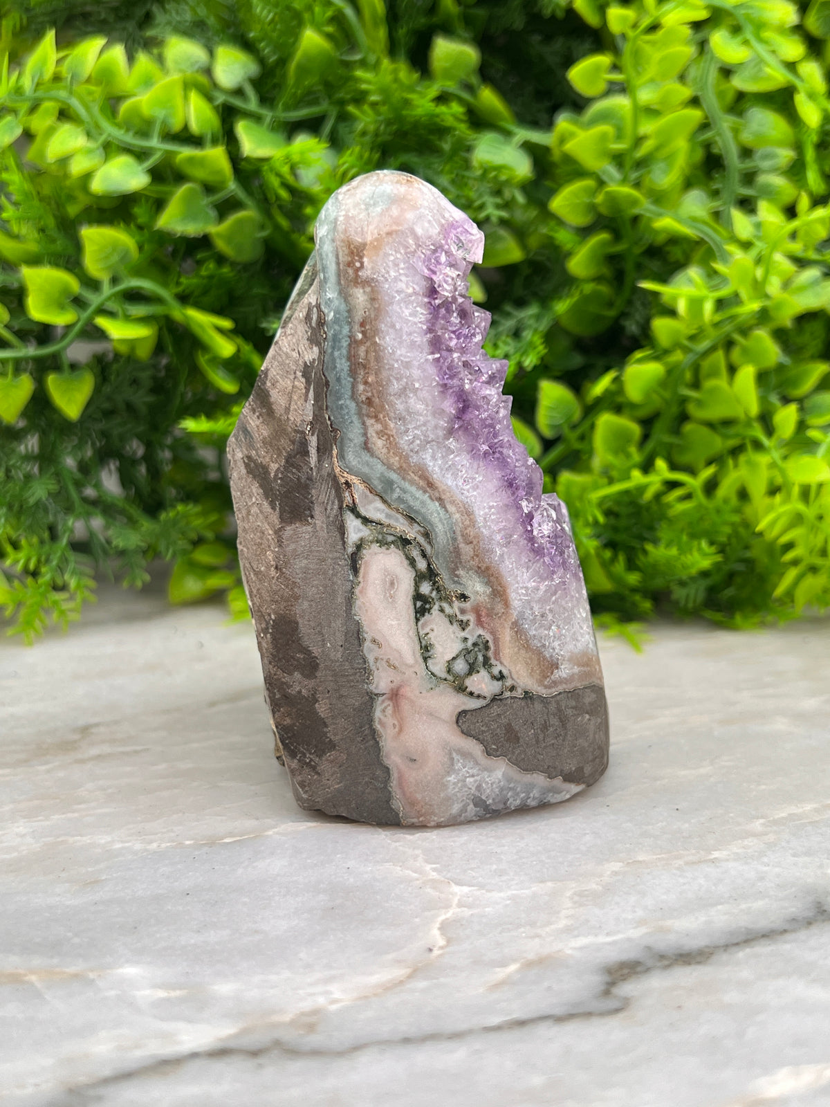 Amethist cluster cut base met gepolijste randen