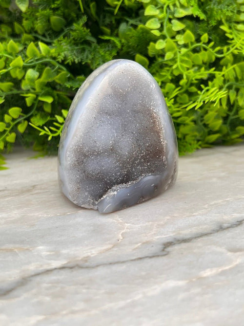 Agaat met suikeramethist cut base by KEY LIME STORE