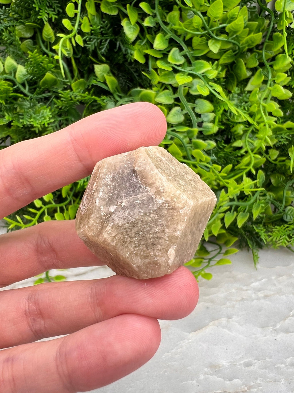 Grossulaar hexagon half ruw half gepolijst by KEY LIME STORE