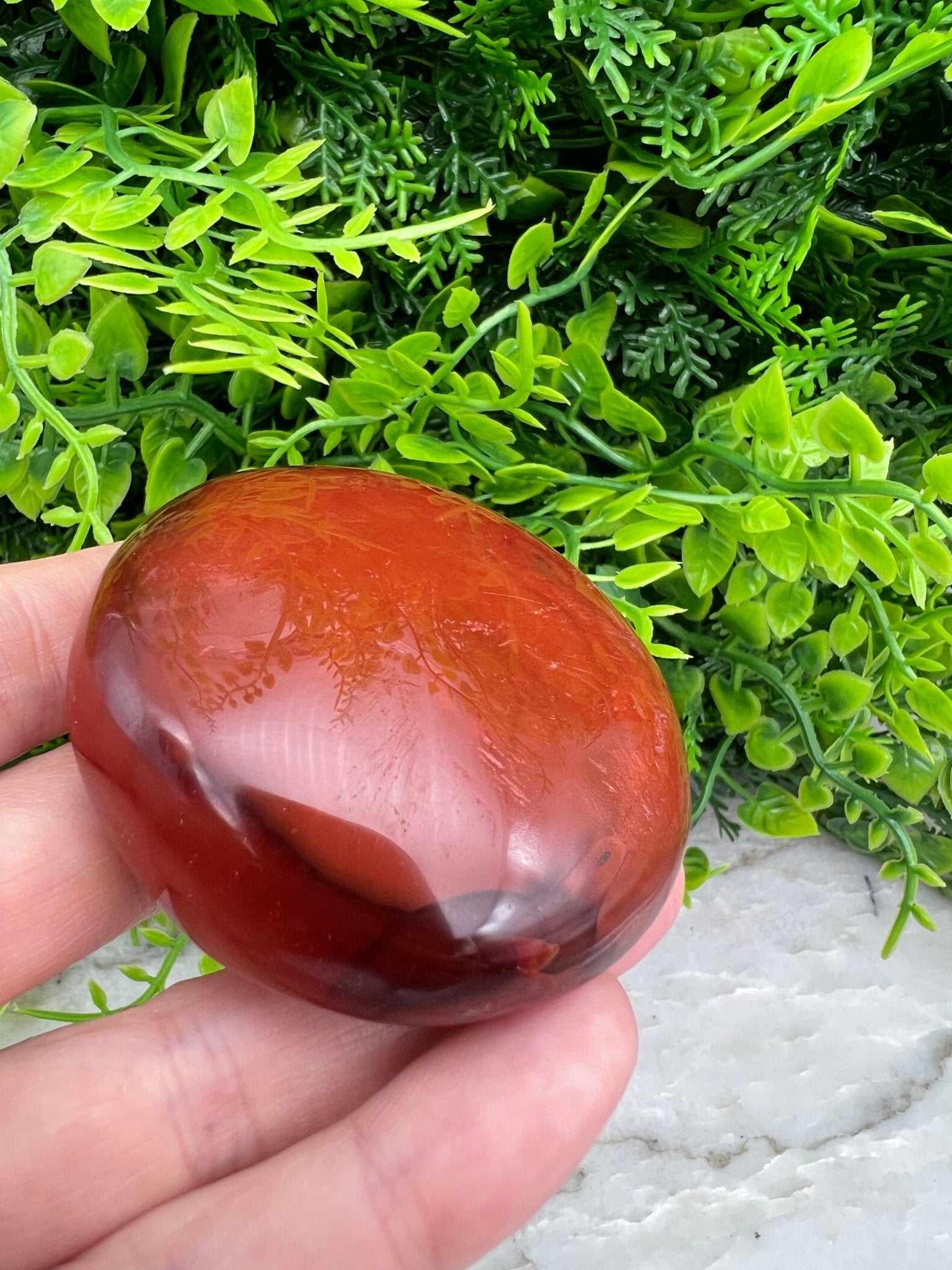 Carnelian tumbled stone (5 cm) by KEY LIME STORE