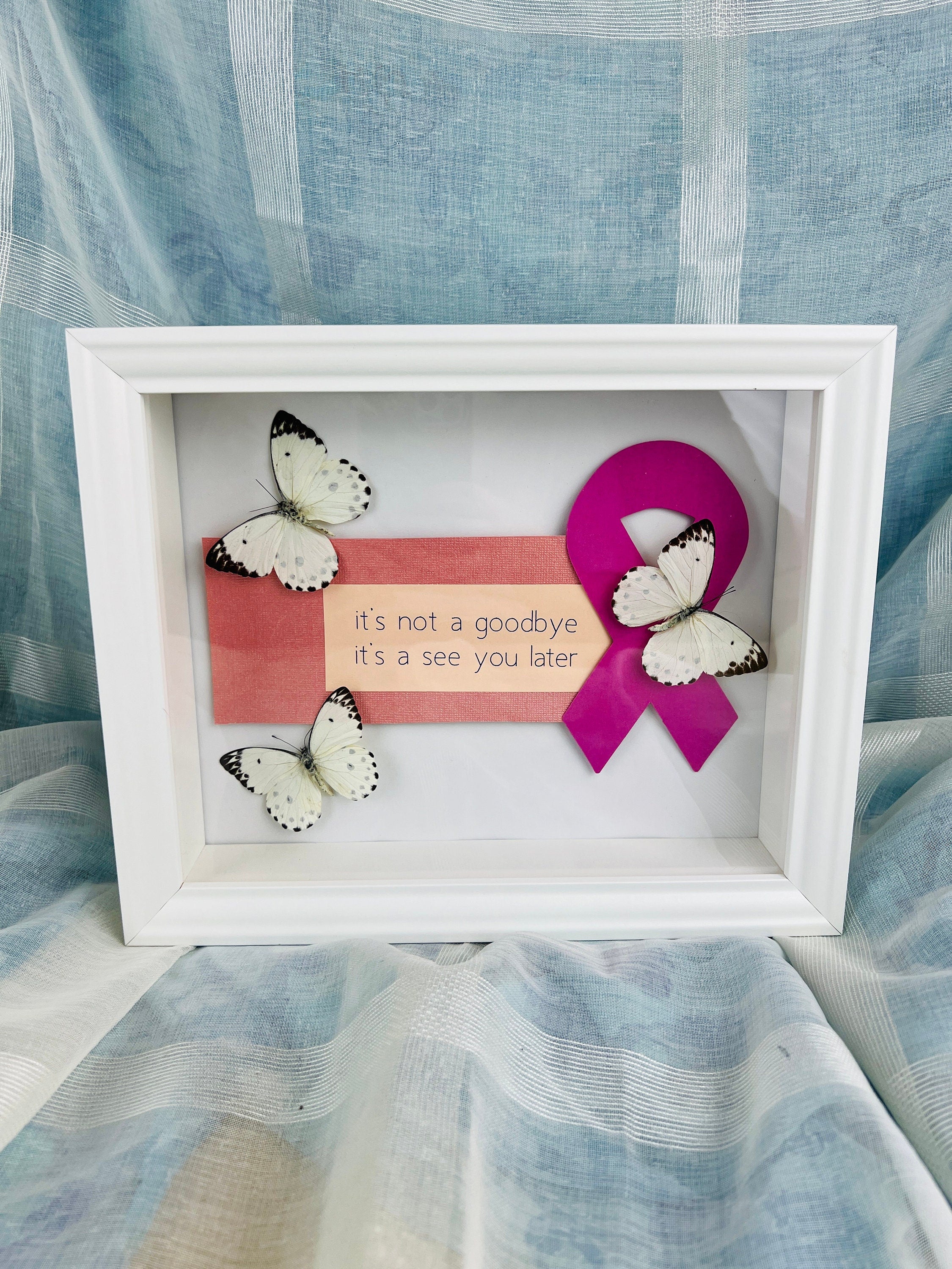 Belenois Calypso in lijst - memorial pice met pink ribbon