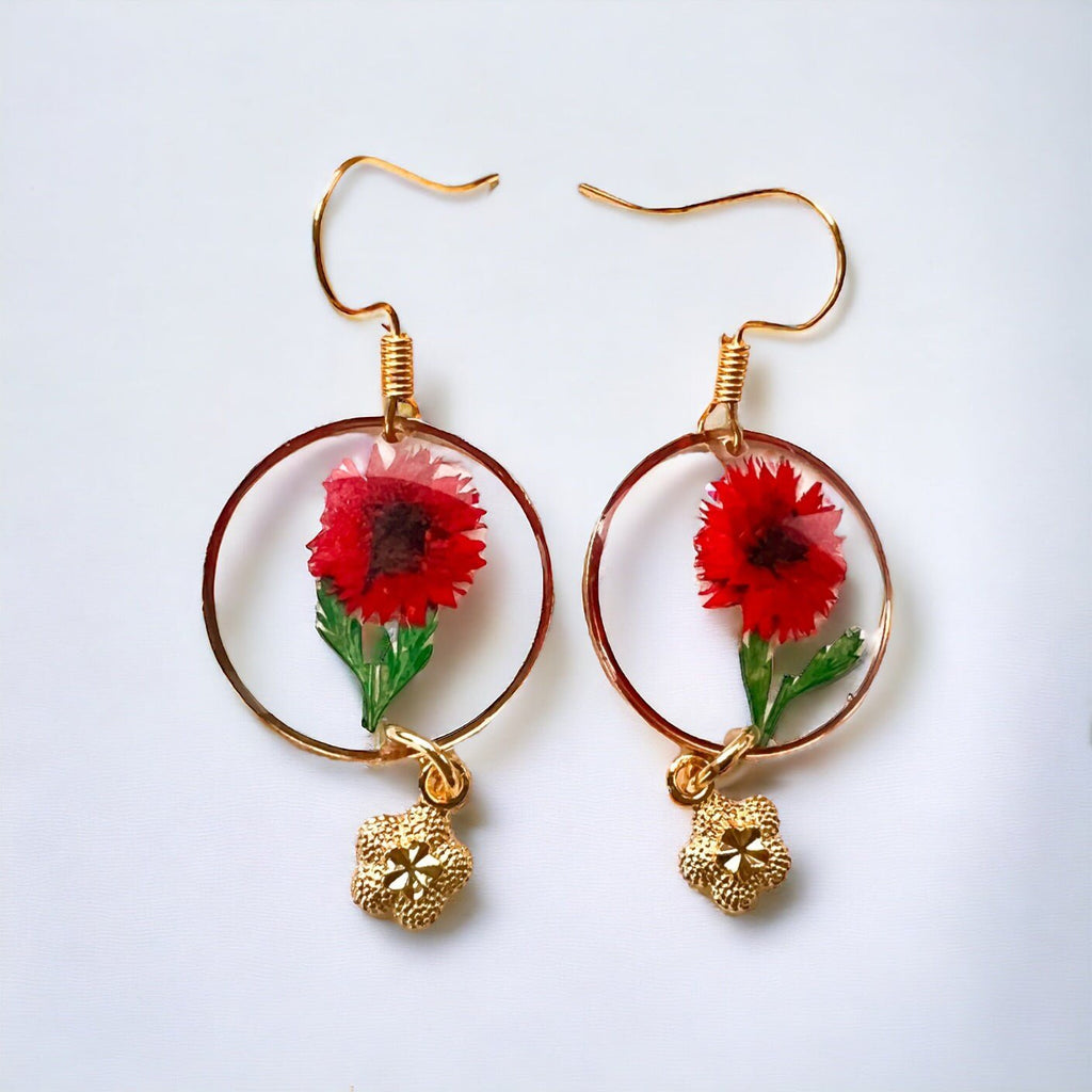 Rot-goldene Ohrringe mit getrockneten Blumen von KEY LIME STORE
