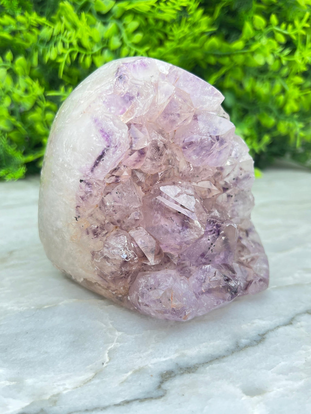 Amethyst mit Bergkristall, Cluster-Schliff an der Basis (1,024 kg) von KEY LIME STORE