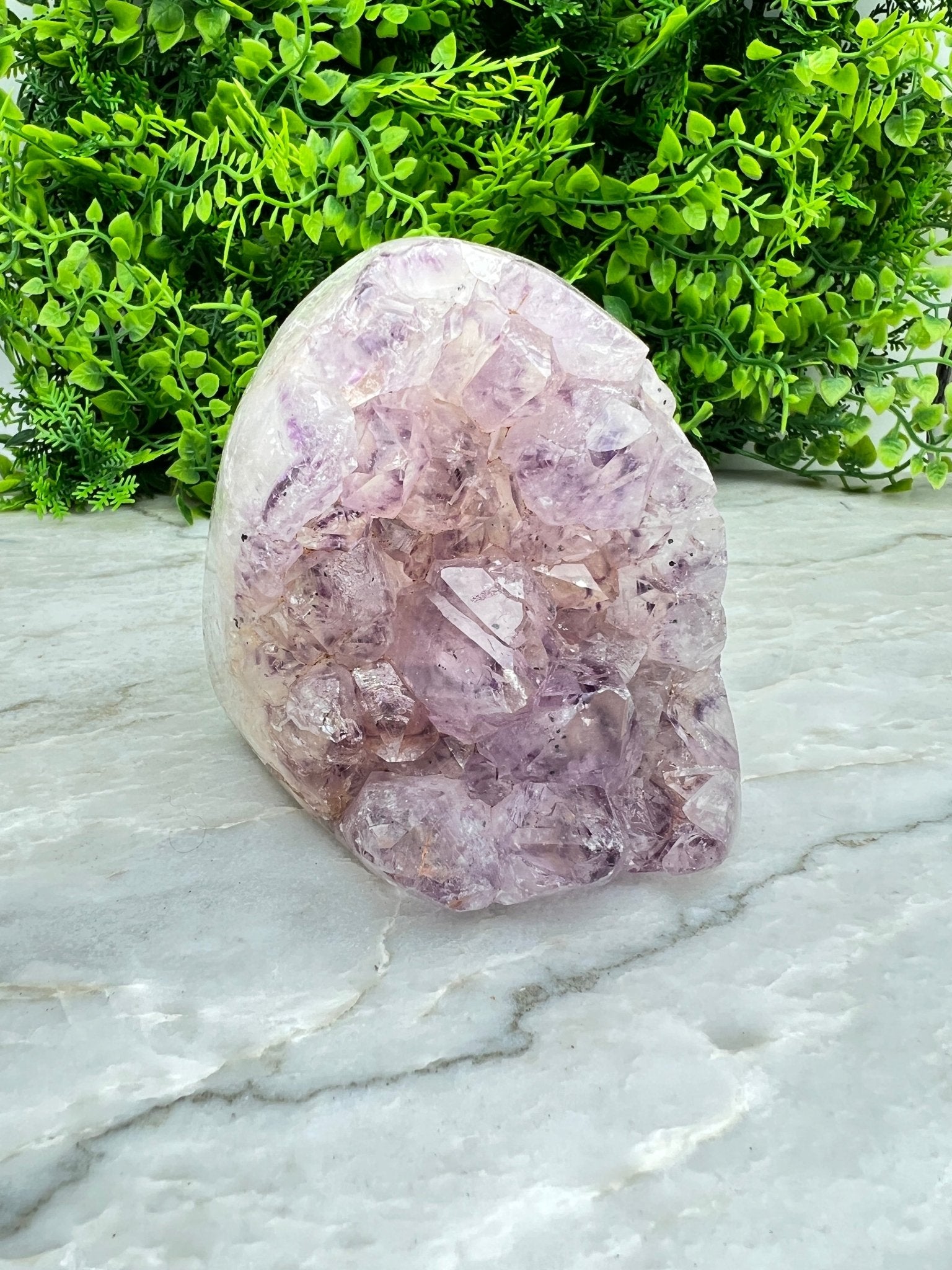Amethyst mit Bergkristall, Cluster-Schliff an der Basis (1,024 kg) von KEY LIME STORE