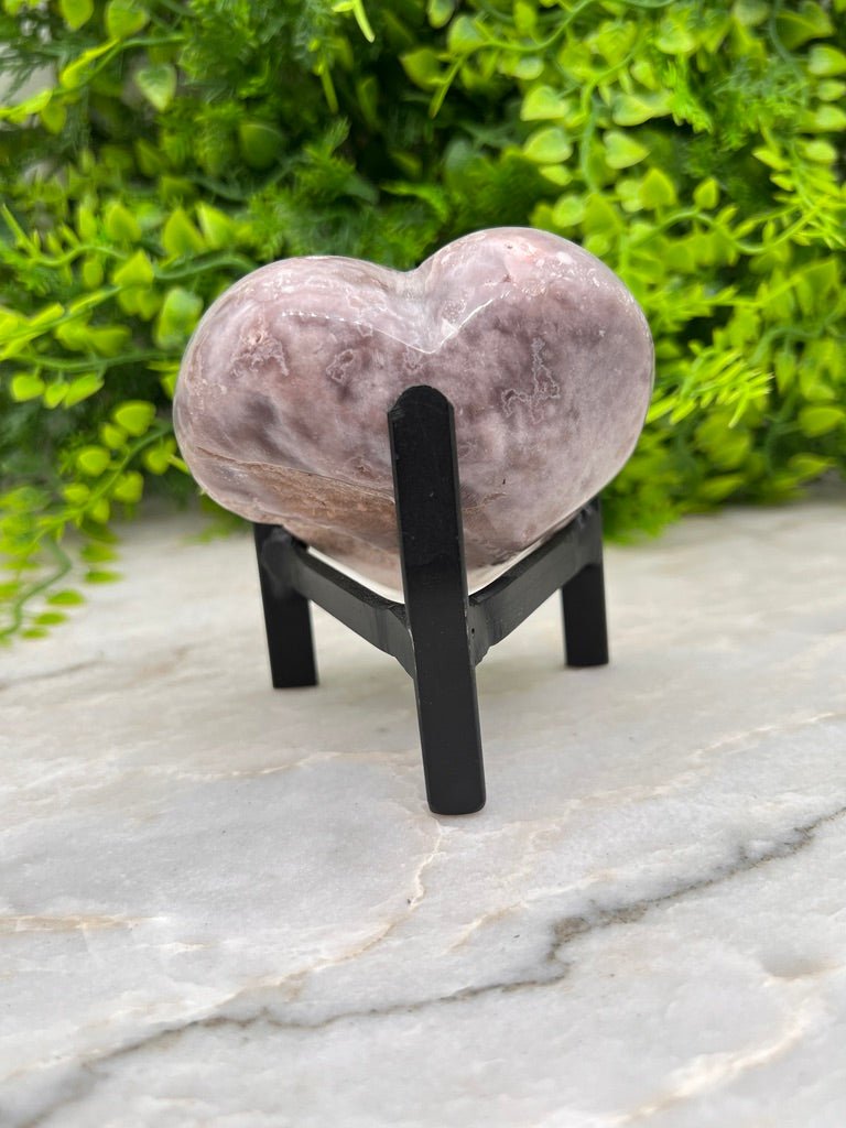 Roze Amethist hart op standaard by KEY LIME STORE