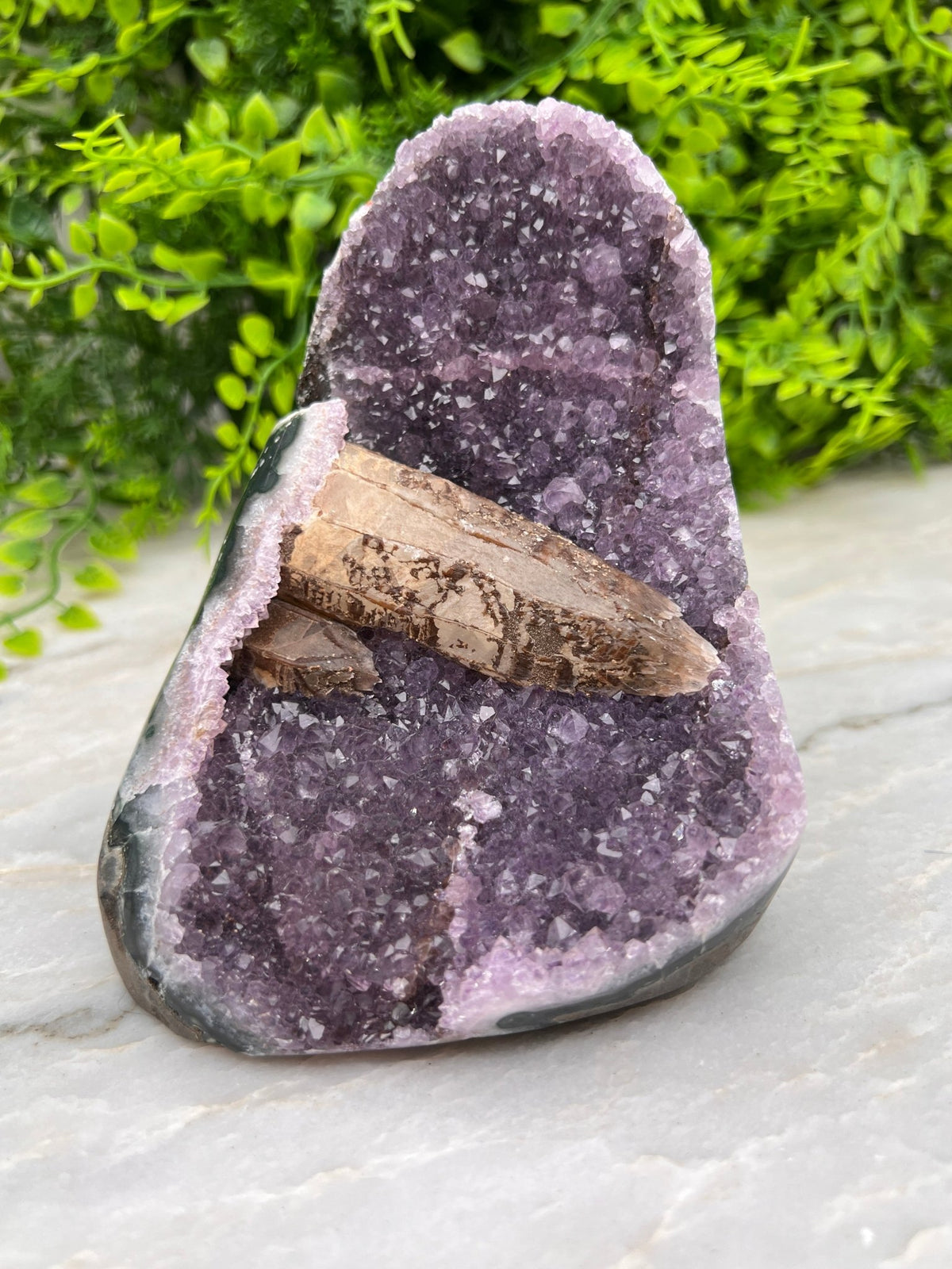 Amethist met Kwartskristal cut base - zeldzaam by KEY LIME STORE