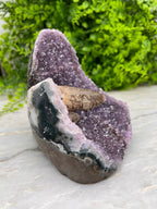 Amethist met Kwartskristal cut base - zeldzaam by KEY LIME STORE