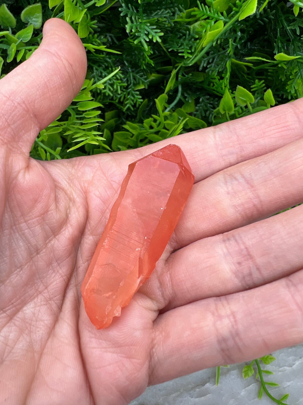 Red Healer (Hämatitquarz)-Cluster (5 cm) von KEY LIME STORE
