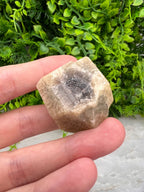 Grossulaar hexagon half ruw half gepolijst by KEY LIME STORE