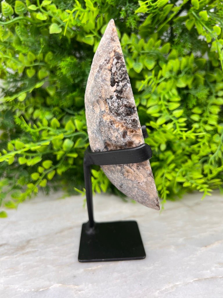 Agaat geode op standaard by KEY LIME STORE