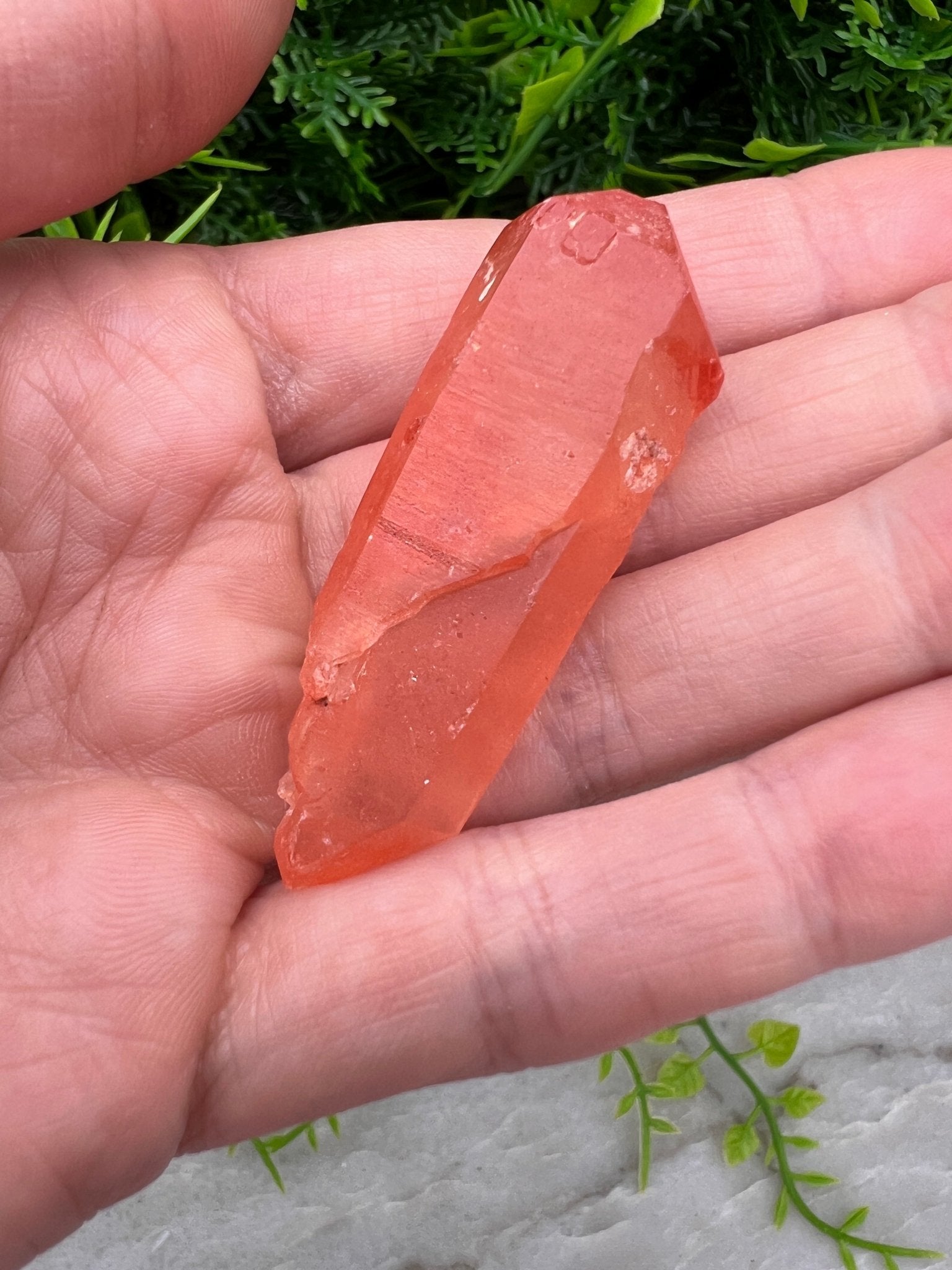 Red Healer (Hämatitquarz)-Cluster (5 cm) von KEY LIME STORE