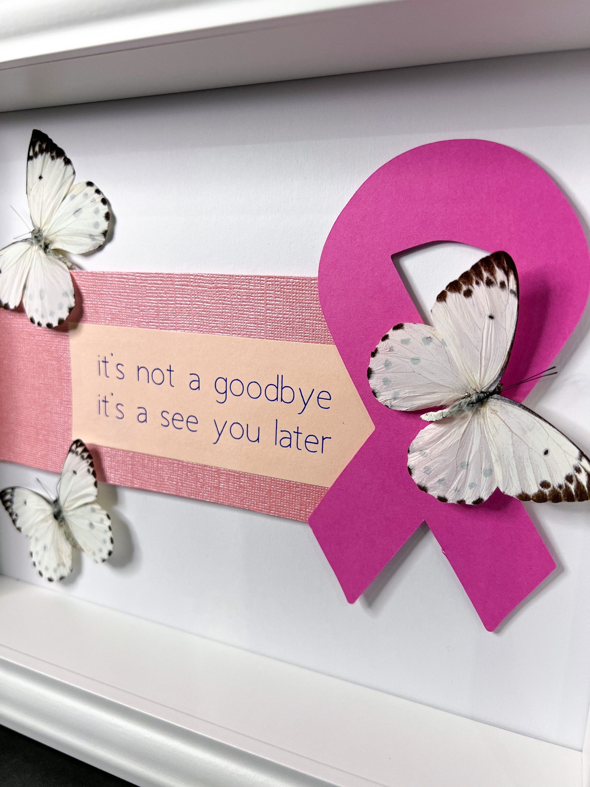 Belenois Calypso in lijst - memorial pice met pink ribbon