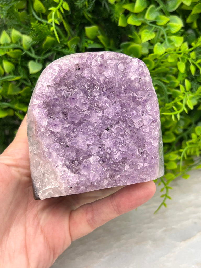 Amethist cluster cut base met gepolijste randen